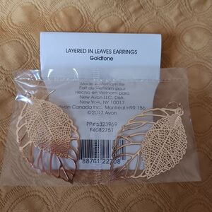 Avon Goldtone Leaf Earrings